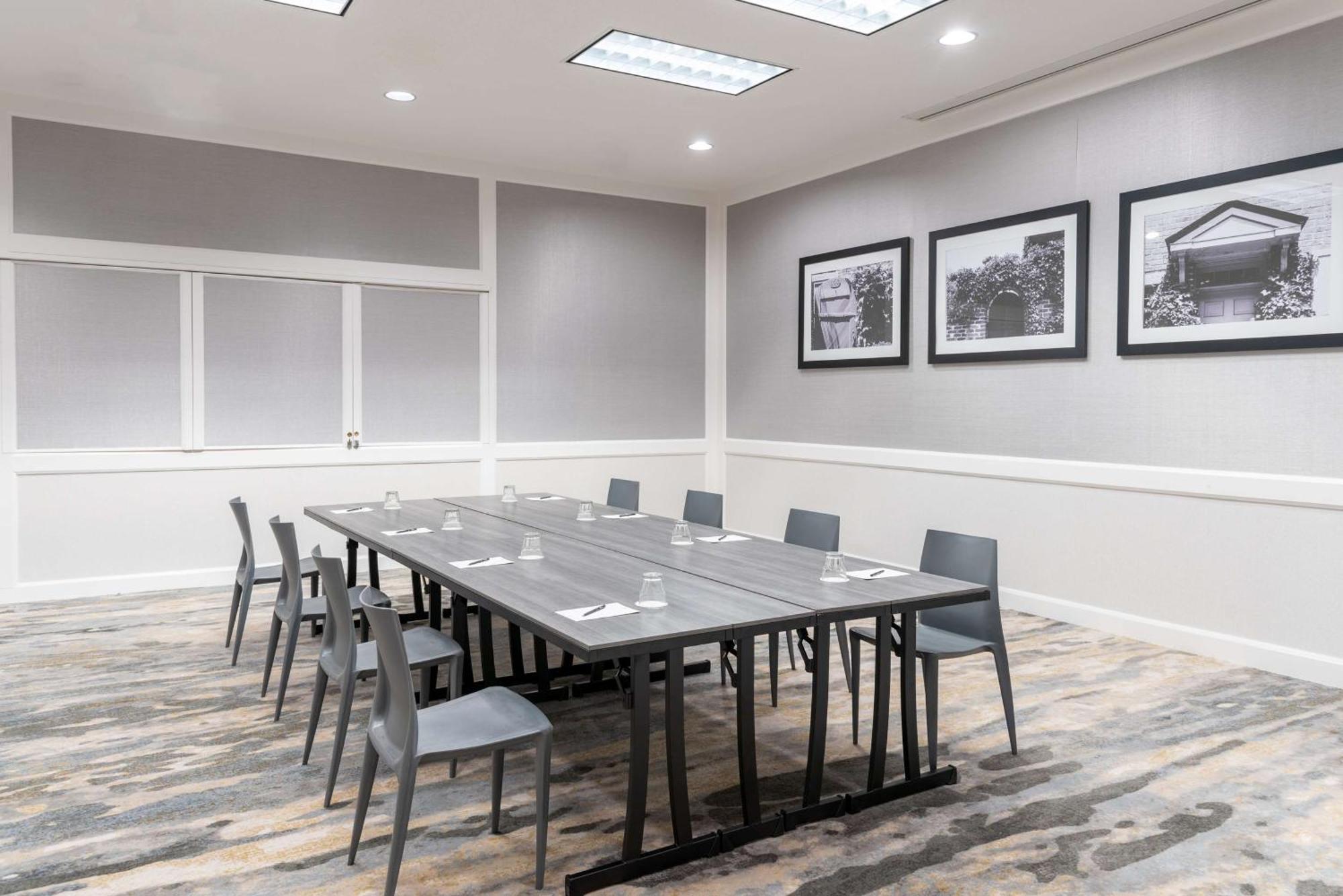 Hilton Alexandria Mark Center Екстериор снимка