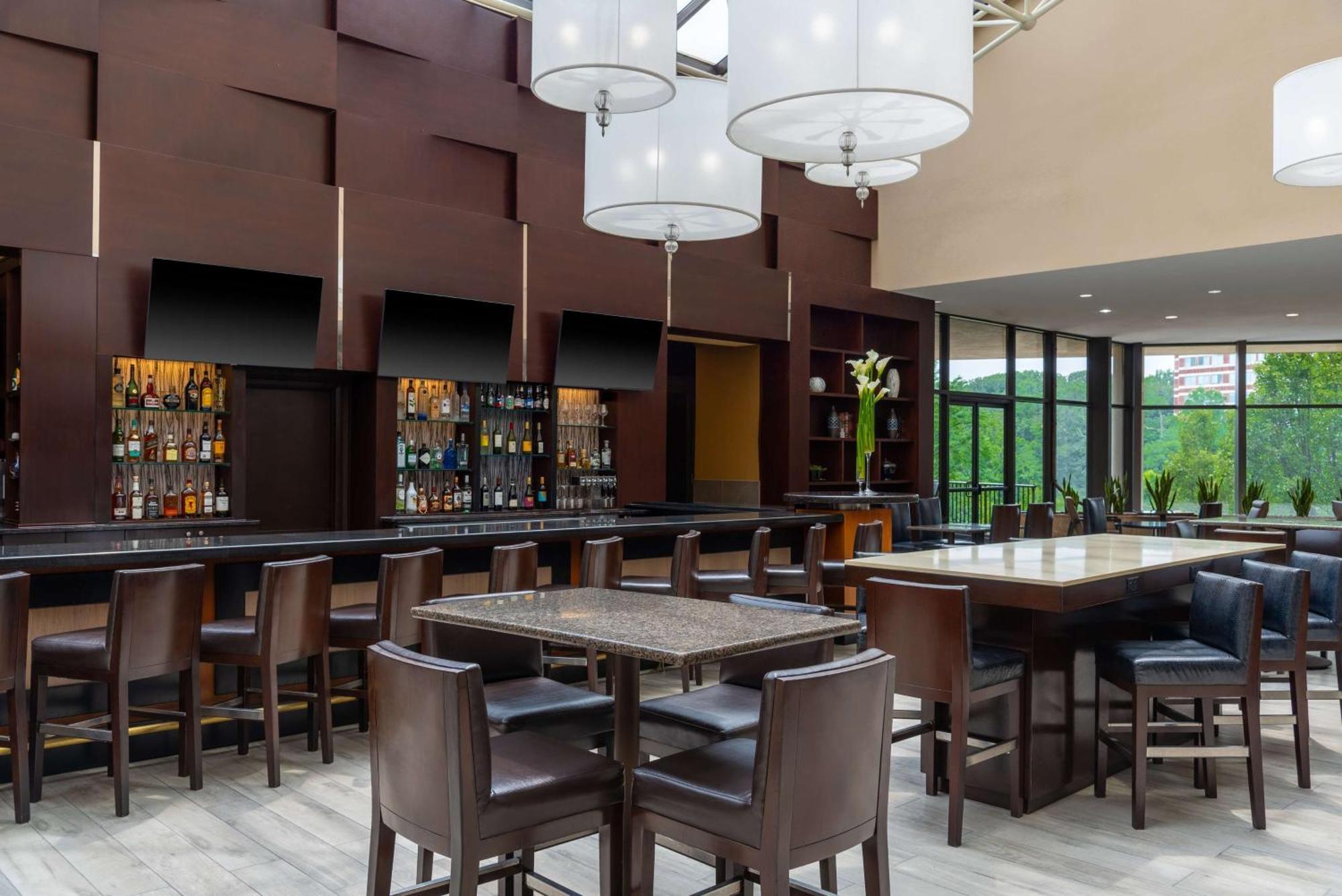 Hilton Alexandria Mark Center Екстериор снимка