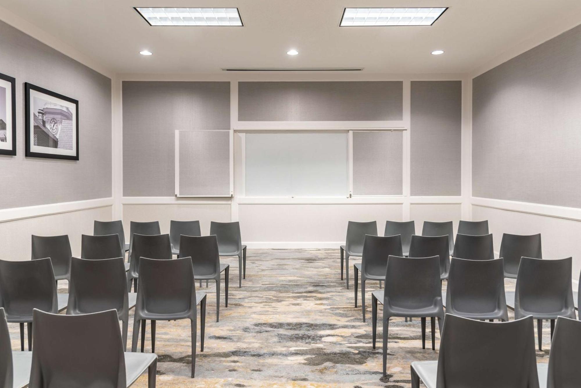 Hilton Alexandria Mark Center Екстериор снимка