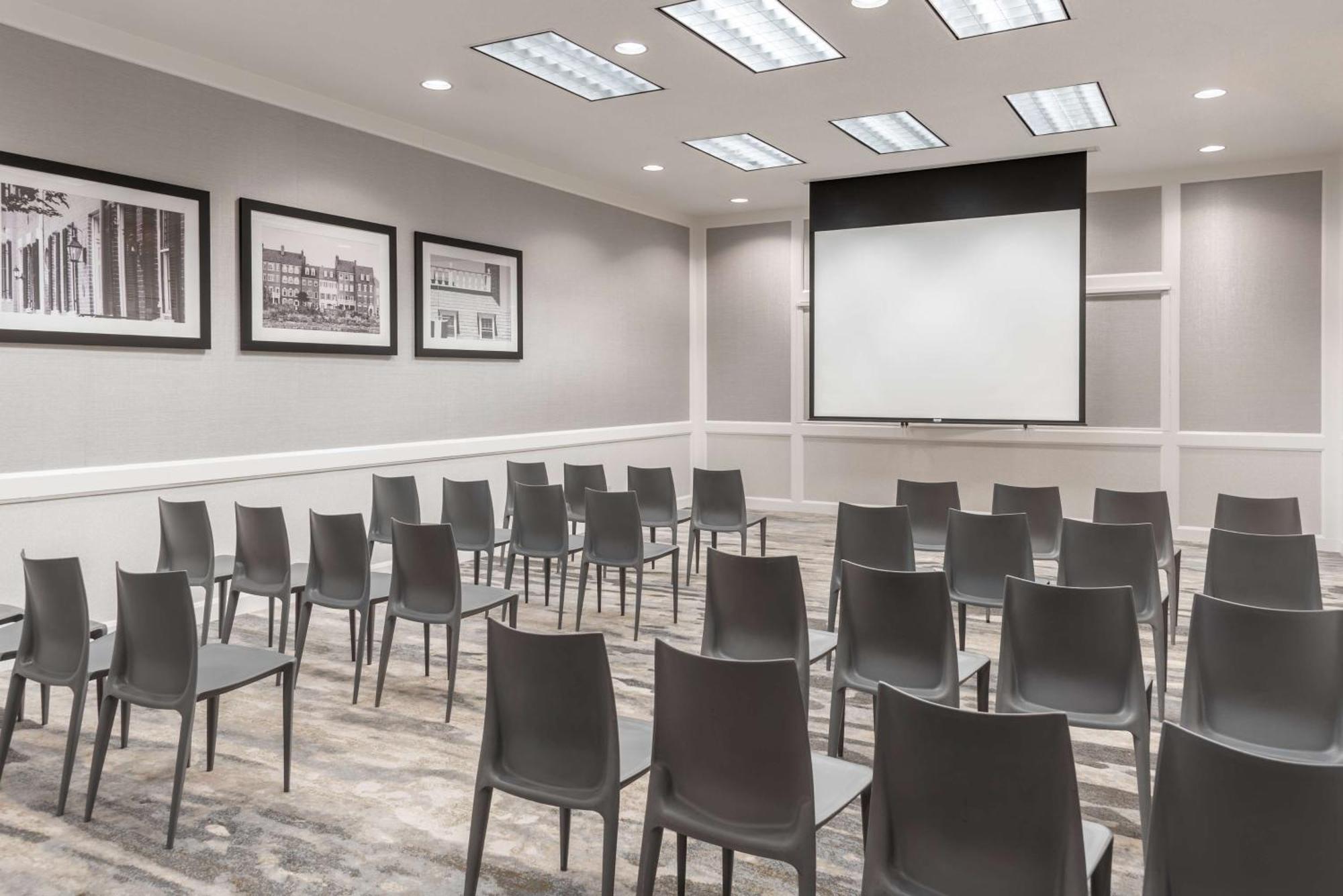 Hilton Alexandria Mark Center Екстериор снимка