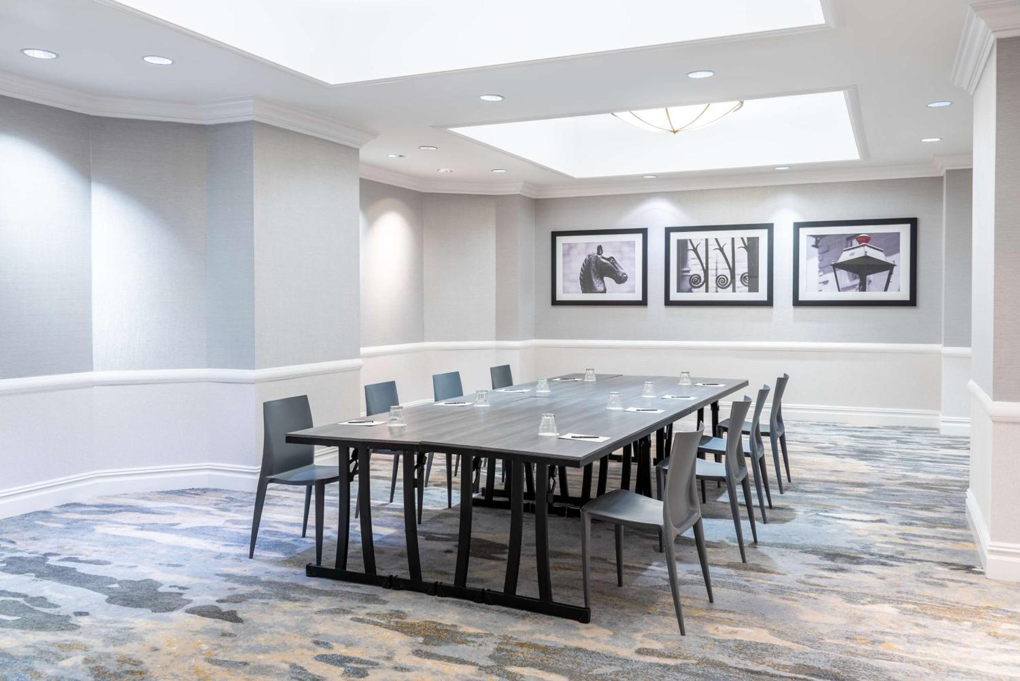 Hilton Alexandria Mark Center Екстериор снимка