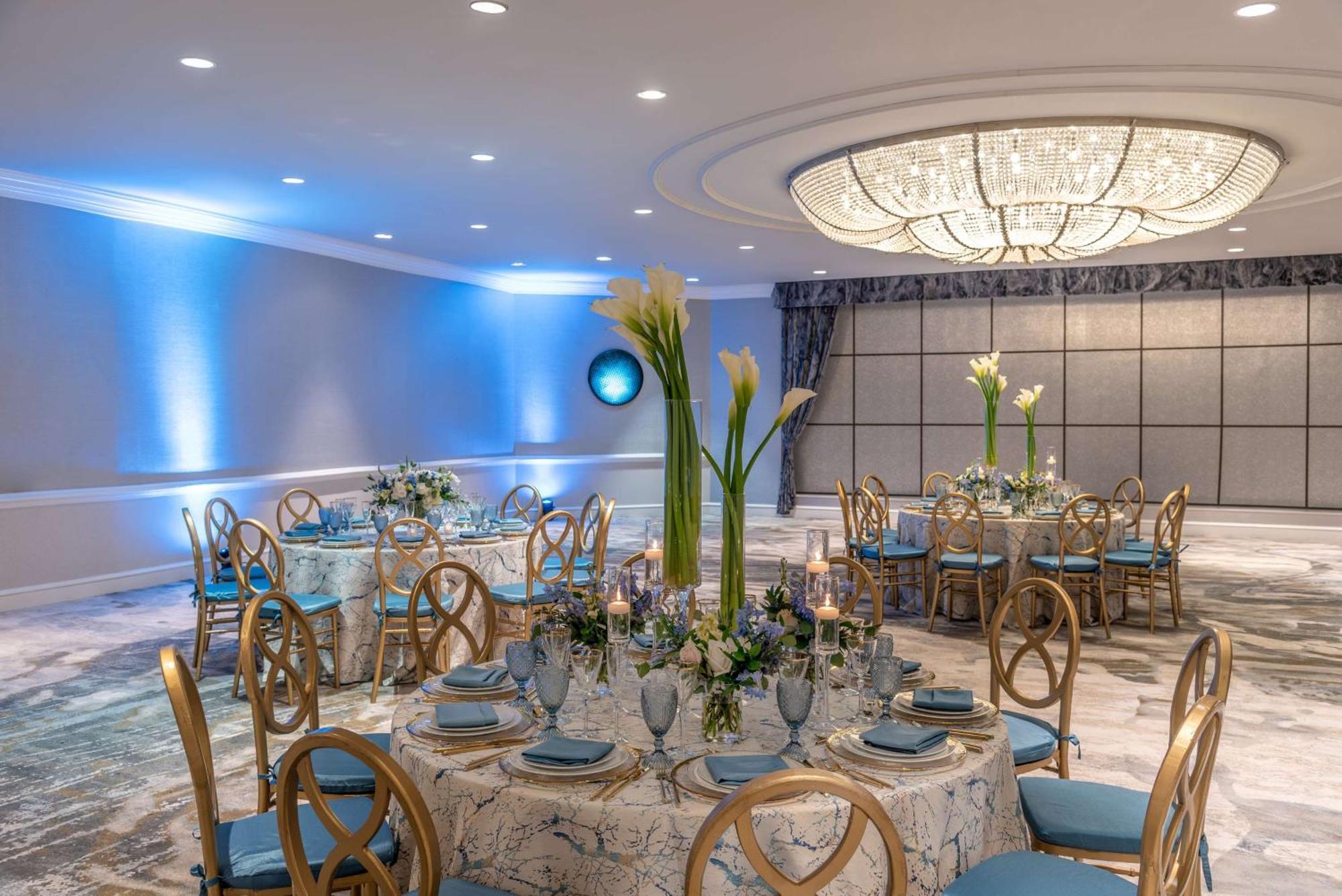 Hilton Alexandria Mark Center Екстериор снимка