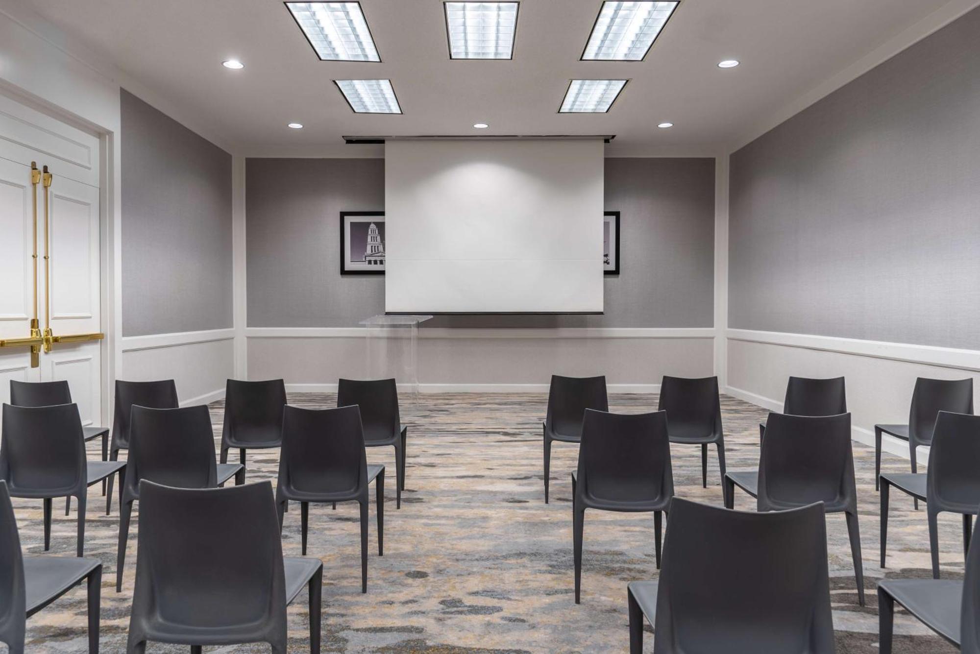 Hilton Alexandria Mark Center Екстериор снимка