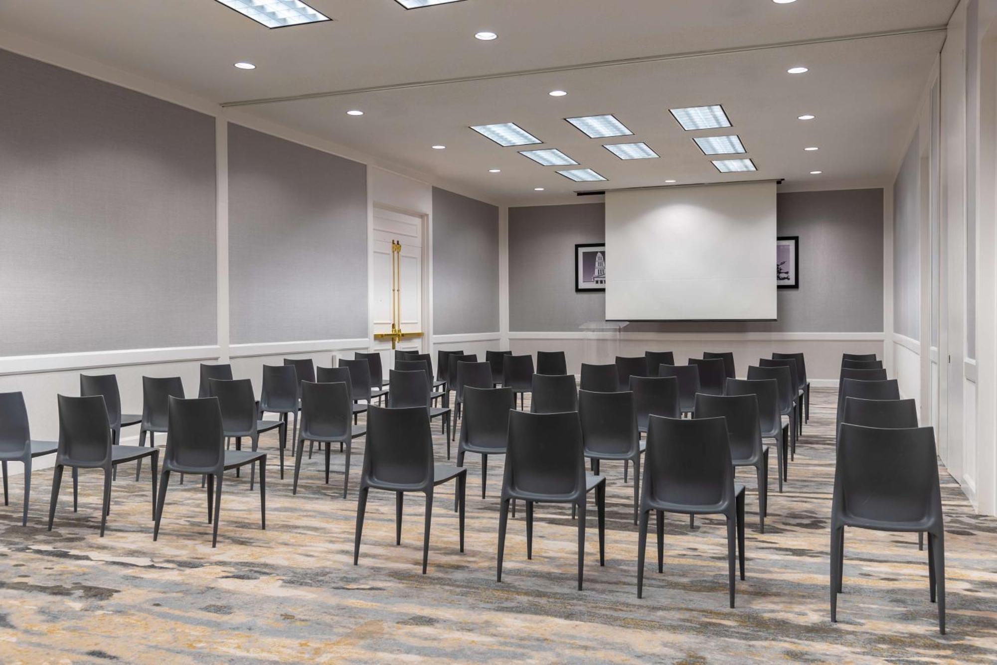 Hilton Alexandria Mark Center Екстериор снимка