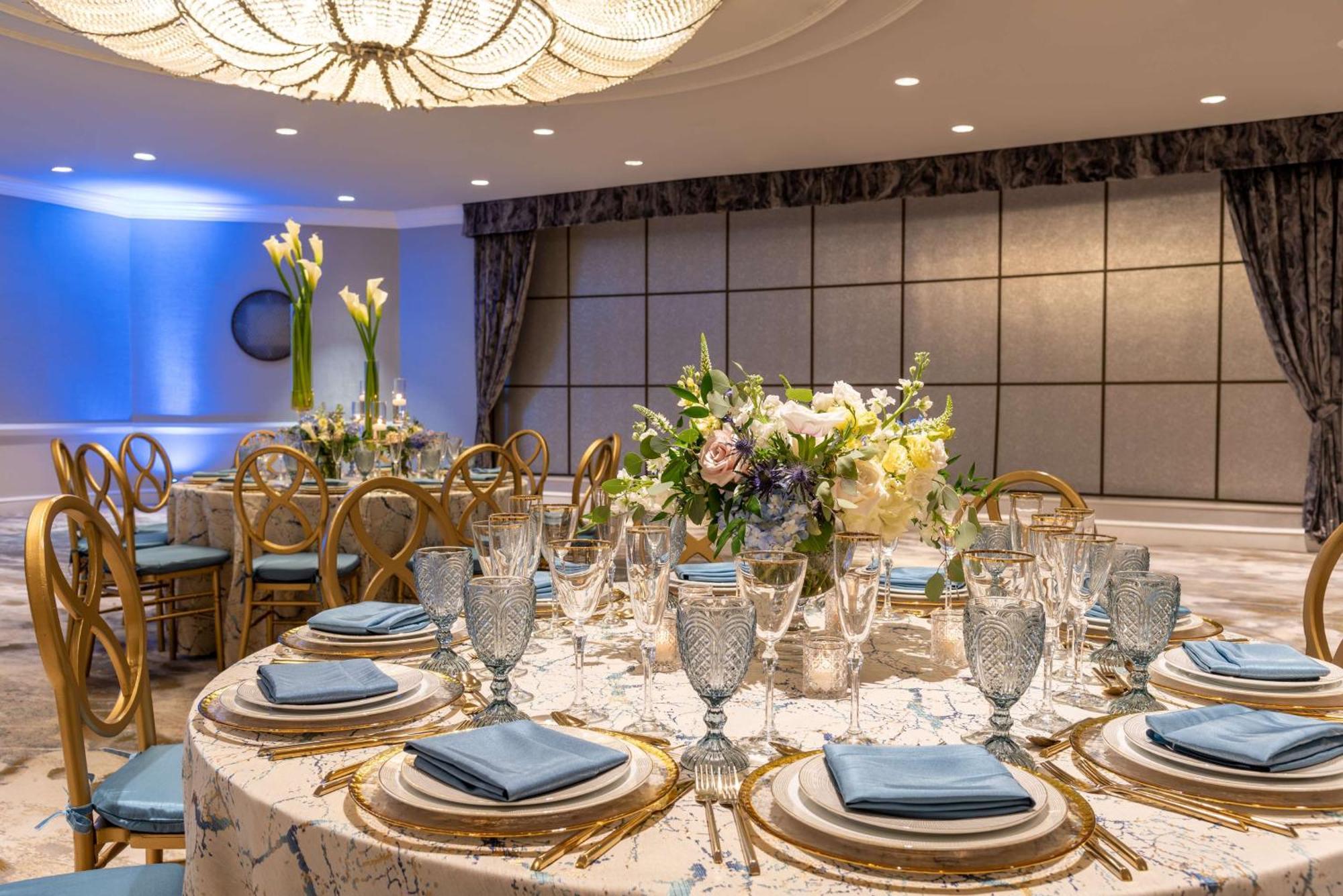 Hilton Alexandria Mark Center Екстериор снимка