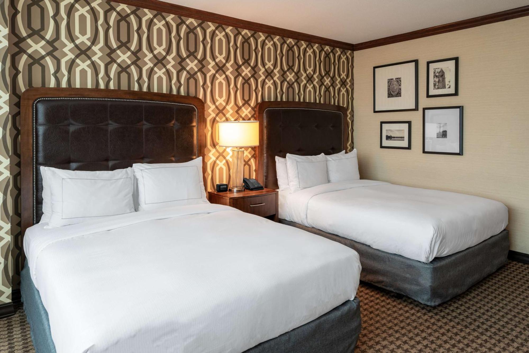 Hilton Alexandria Mark Center Екстериор снимка