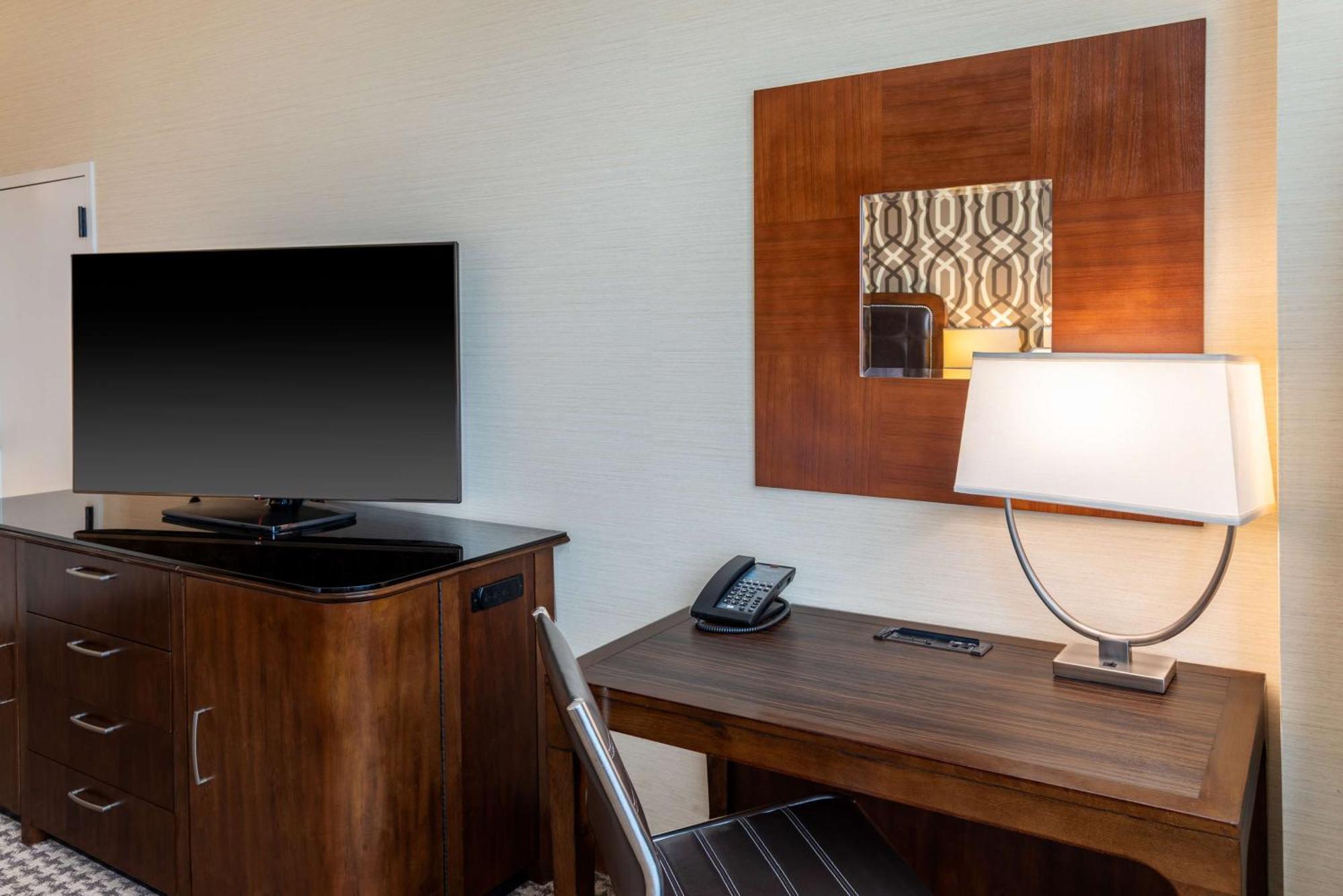 Hilton Alexandria Mark Center Екстериор снимка