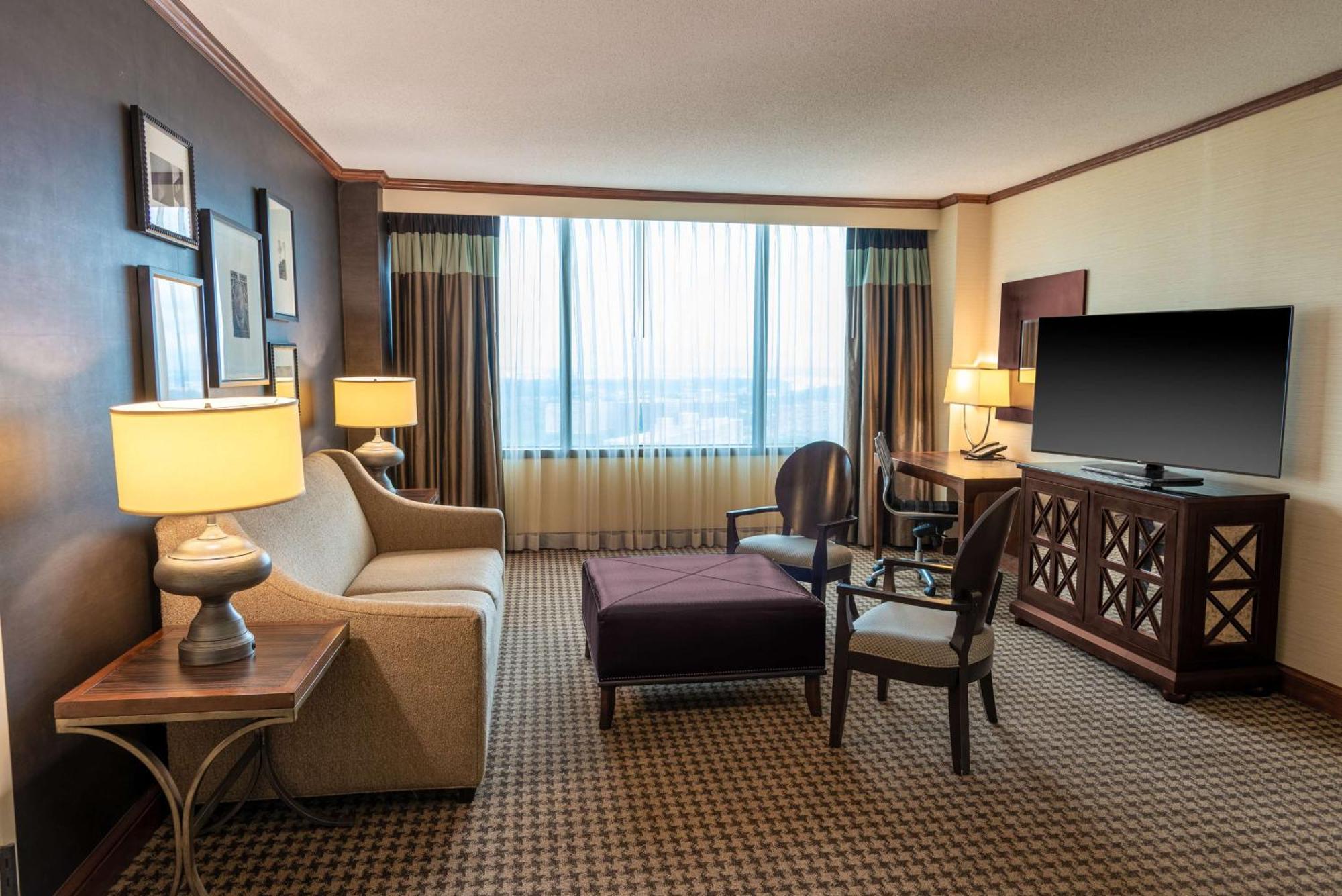 Hilton Alexandria Mark Center Екстериор снимка