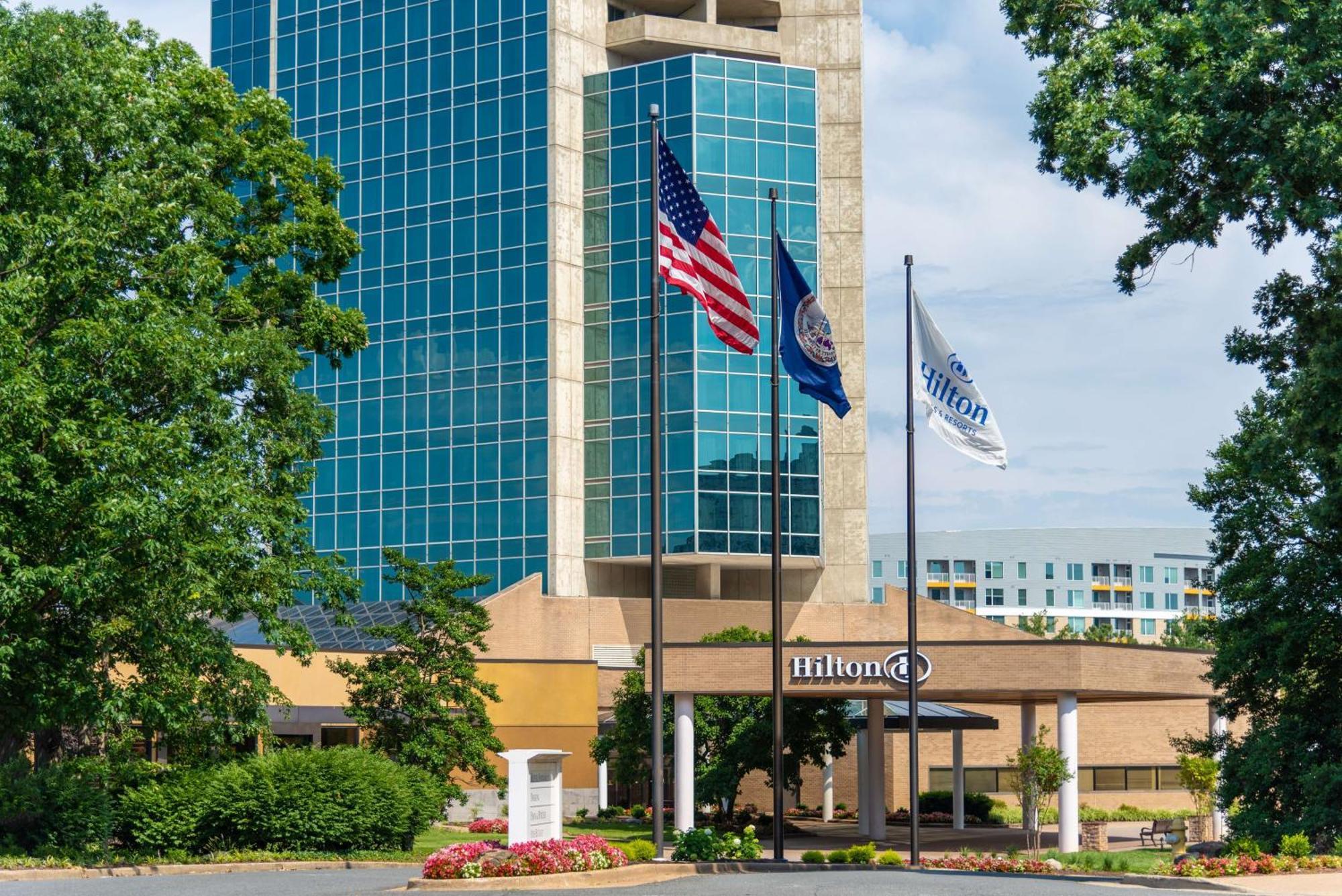 Hilton Alexandria Mark Center Екстериор снимка